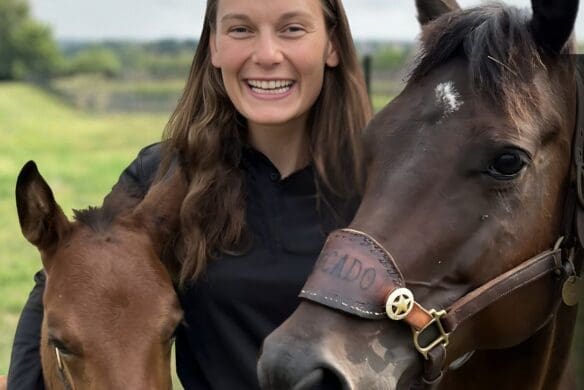Headshot of Lizzie Guthrie with two horses