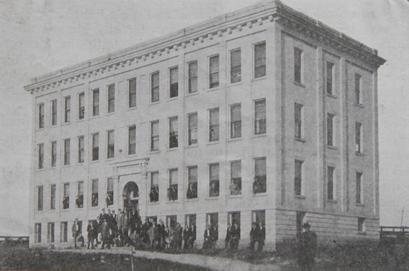Black and white photo of Wesley Hall at Asbury University, a white wooden men’s residence hall built in 1910 and later demolished in 2004.
