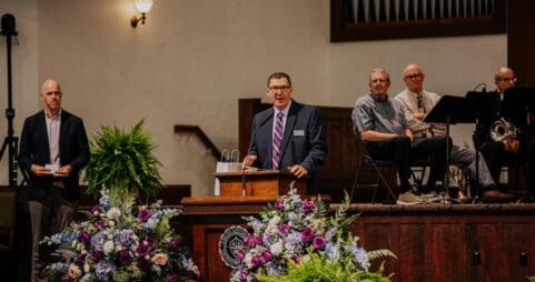 Bert Jones announces Alumni Awards at Asbury University
