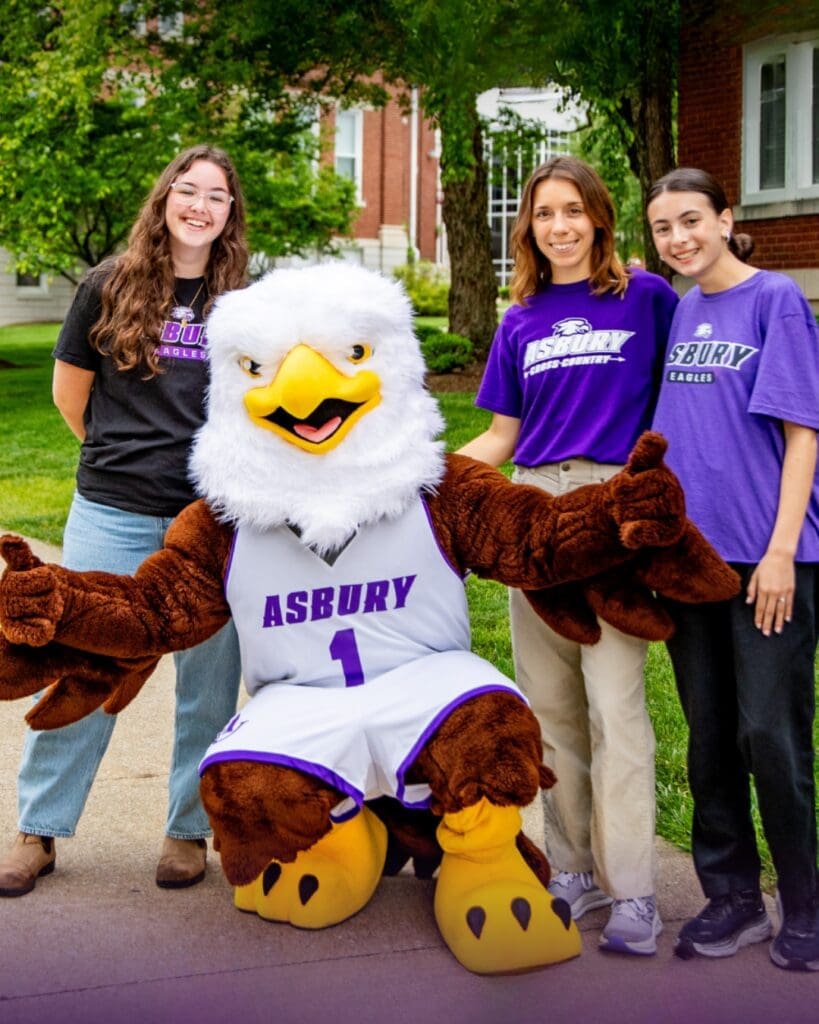 Asbury University students celebrate spring enrollment with Isaiah the Eagle