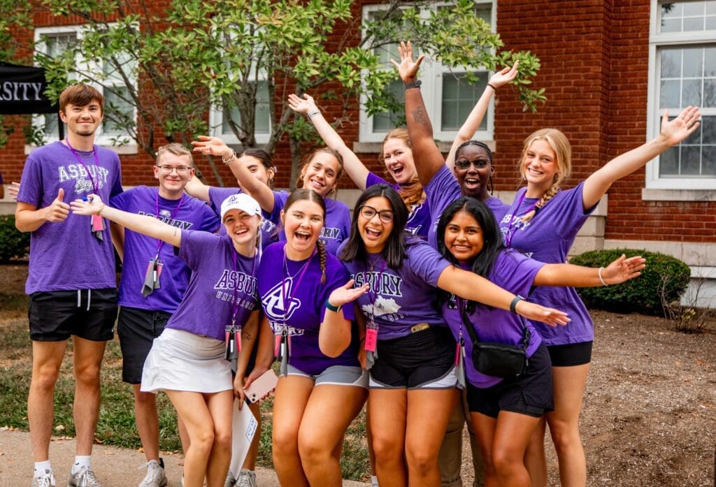 Group of Asbury Student Ambassadors greeting new students at Welcome Weekend.
