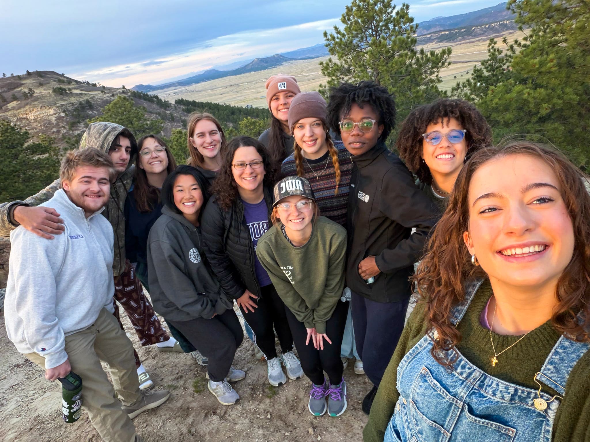 Group of Students gathered together with a beautiful view of Colorado from Asbury's Set Apart Retreat.
