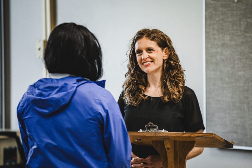 Asbury Sociology Professor Dr. Lisa Weaver Swartz talks with a student