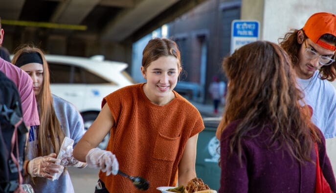 Asbury students serve through Lexington food ministry