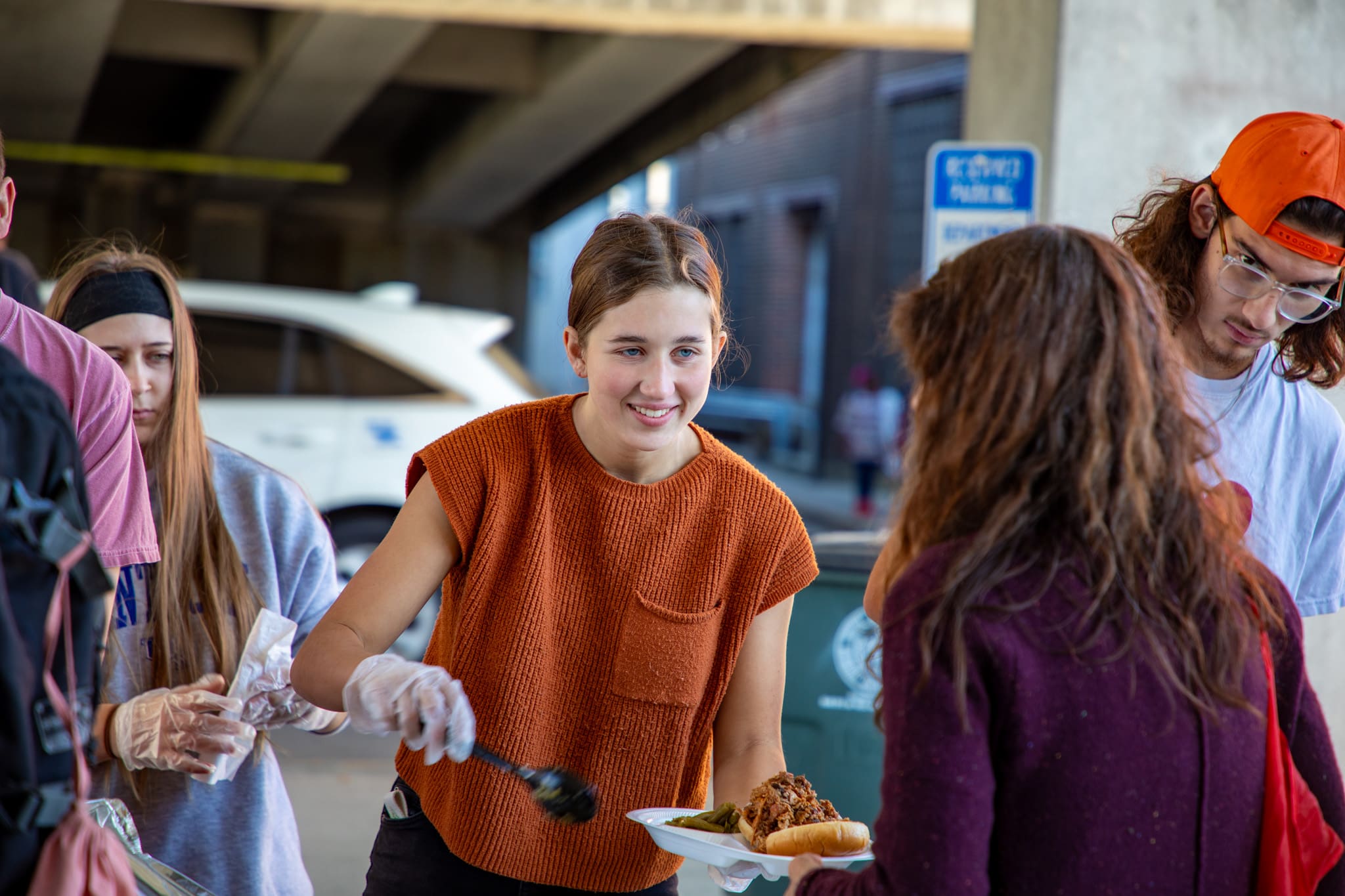 Asbury students serve through Lexington food ministry