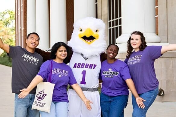 Asbury students cheer with Isaiah the Eagle