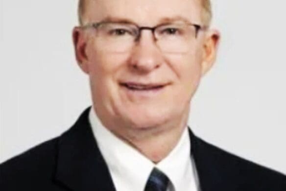 Headshot of Dr. Russell Raymond ’75