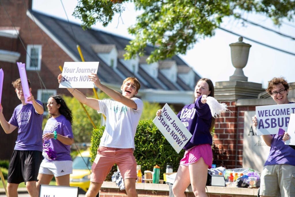 Asbury students cheering on new freshmen students during welcome week.