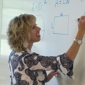 Dr. Cheryll Crowe ’03 Johnson Asbury University Dean of the Shaw School of Sciences teaching.