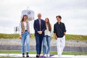 Asbury University President Dr. Kevin Brown with students